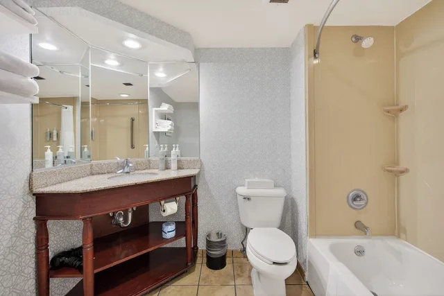 جناح بسرير كينج مع أريكة، Hotel SLC 8/8
