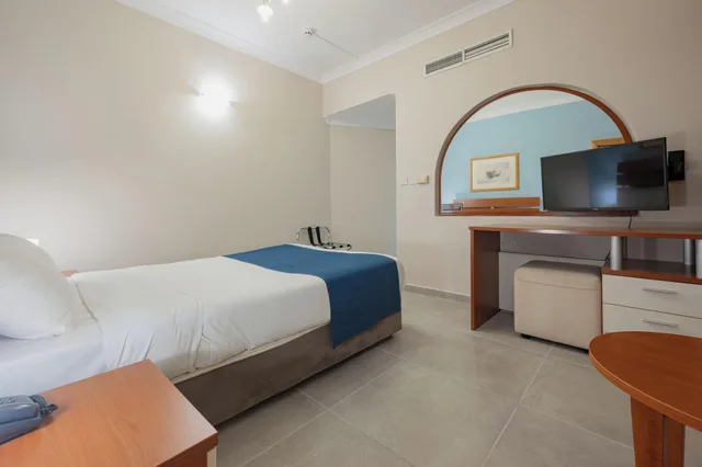 شقة بإطلالة على المسبح بشرفة بغرفتي نوم، Xemxija Bay Hotel (ex Porto Azzurro) 1/2