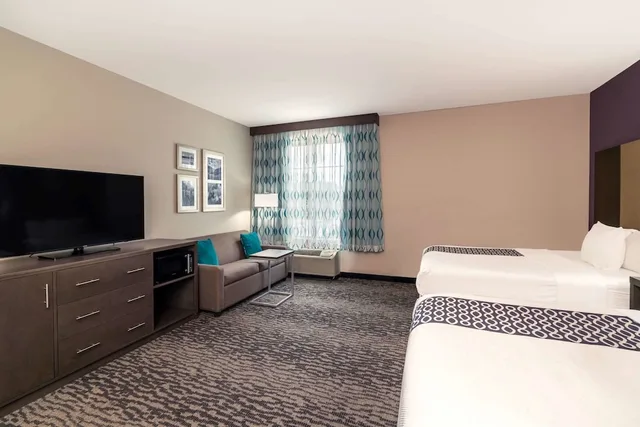 Executive, 2 Queen Beds, La Quinta Inn & Suites by Wyndham Chattanooga - Lookout Mtn 5/10