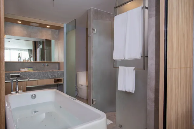Room, King Bed, Pool Access، La Vela Khao Lak 4/4