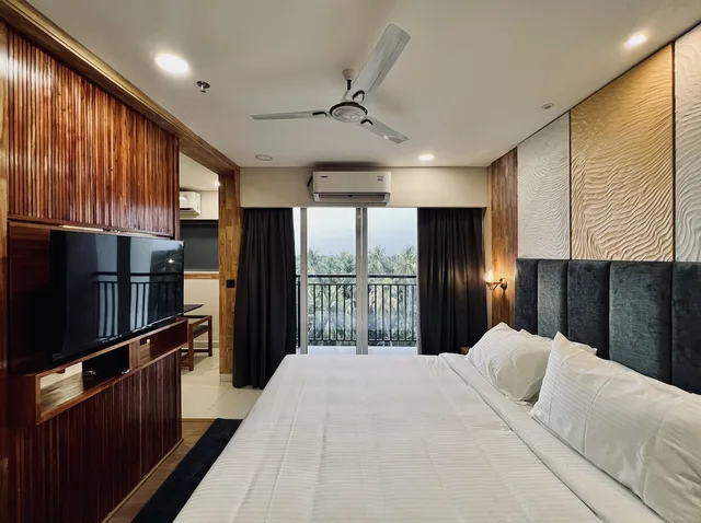 غرفة سوبيريور بسرير كينج، The Habitat Suites 1/3