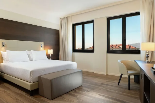 غرفة ديلوكس بسرير كينج بحوض استحمام، DoubleTree by Hilton Brescia 1/3