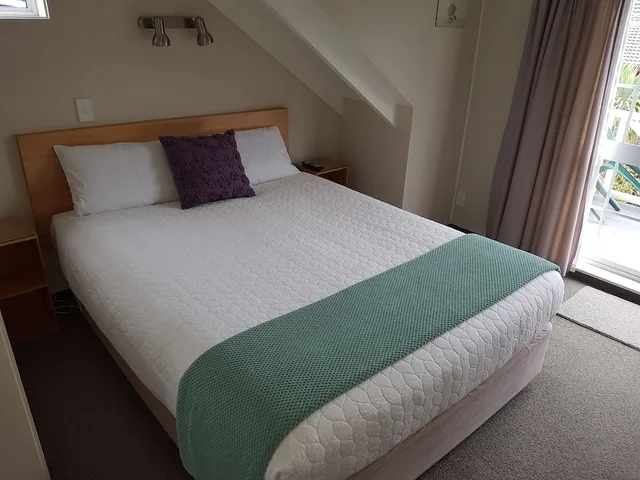 Lake, End, Apartment, Queen Bed, Adult Only، Cottage Mews Motel 3/10