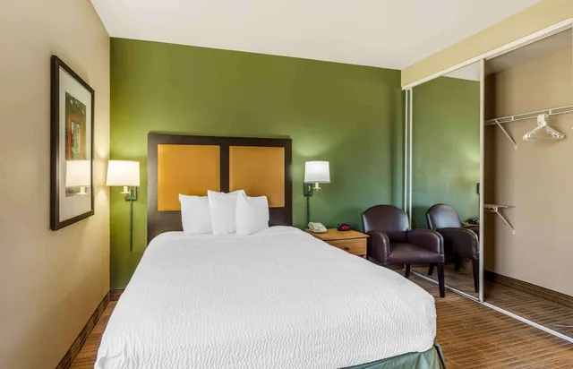 غرفة بسرير كوين لذوي الإعاقة، Studio6 Extended Stay Chicago Vernon Hills Lincolnshire IL 1/3