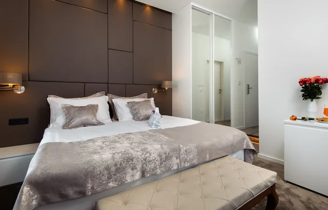 غرفة فاخرة بسريرين كينج بإطلالة على الشاطئ بحمام خاص، Dream Luxury Rooms 1/4