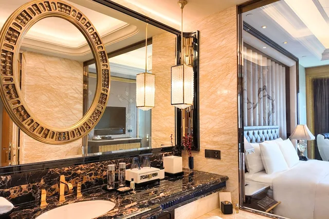 Grand, Deluxe, Double Bed, Lake View, Wanda Reign Wuhan 3/3