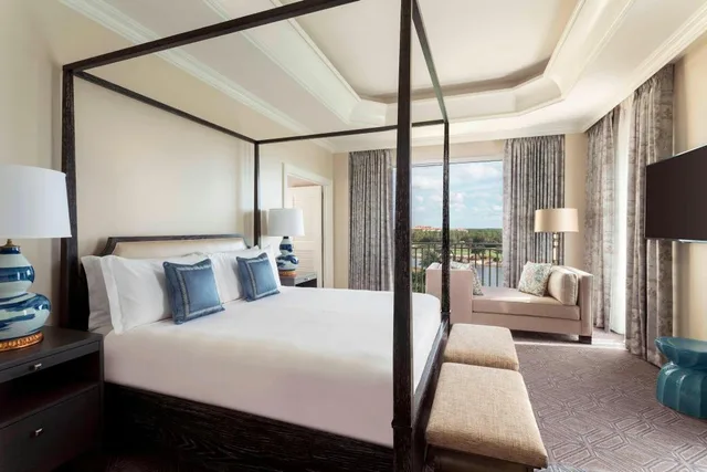 1 Bedroom, Presidential, Suite, King Bed, Golf Course View, Sofa, Balcony، The Ritz-Carlton Naples, Tiburon 1/2