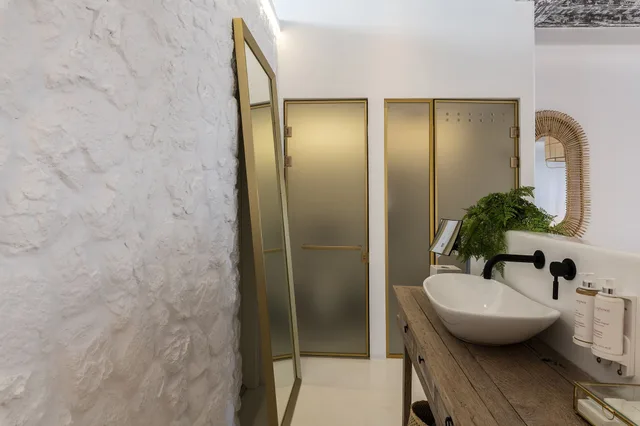 جناح بسرير كوين بإطلالة على المدينة بشرفة مع أريكة، The TownHouse Mykonos - Adults Only 2/2