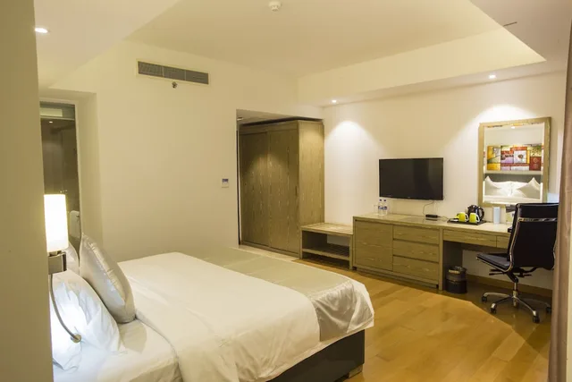Superior King Double (One king bed for sharing two people)، Golden Tulip the Grandmark Dhaka 6/10