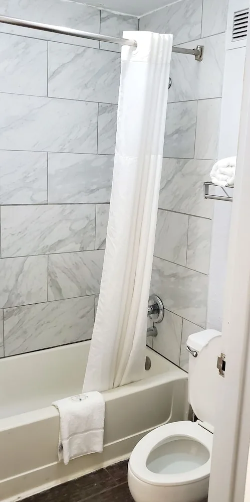 غرفة قياسية مفردة بسرير كينج، Rest and Relax Inn (ex Quality Inn and Suites University Area) 10/10