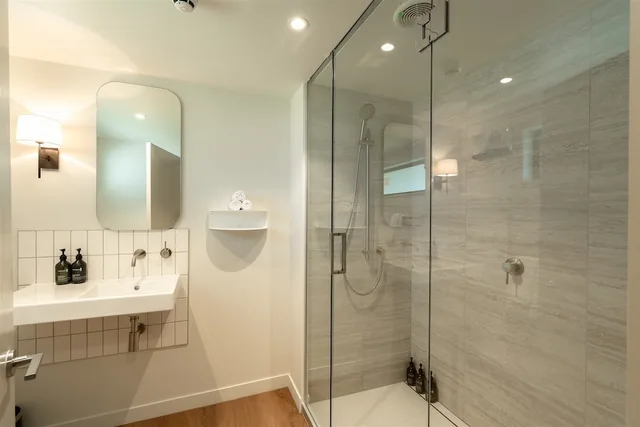Premium Hotel Room, Edgewater Hotel 5/6
