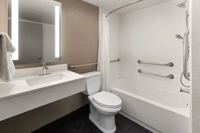 غرفة قياسية بسرير كينج لذوي الإعاقة، La Quinta Inn & Suites Washington DC-Capital/NoMA 7/7