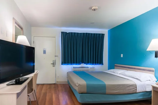 غرفة بسرير مزدوج للمدخنين، Motel6 Green River, UT 2/8
