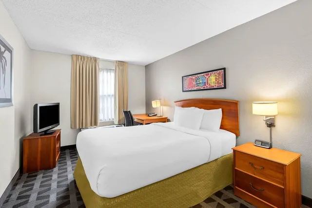 جناح بسريرين كوين، MainStay Suites Middleburg Heights Cleveland Airport 3/9