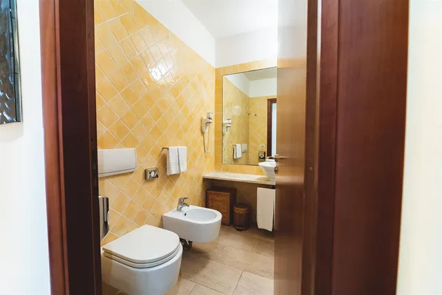 غرفة بريستيج بسرير كوين بإطلالة على البحر بشرفة، Alberi del Paradiso Hotel 7/9