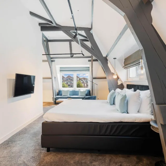 جناح، Hotel Maassluis 3/10