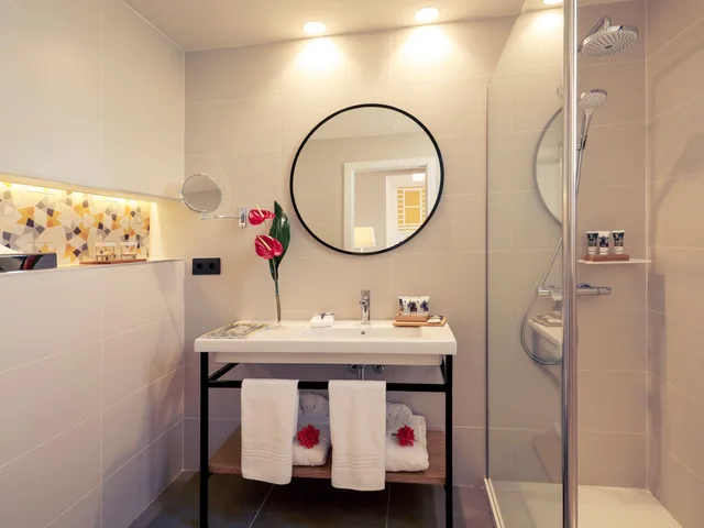 غرفة قياسية بسريرين منفصلين، Motel One Madrid Plaza de Espana (ex. Mercure Madrid) 3/3