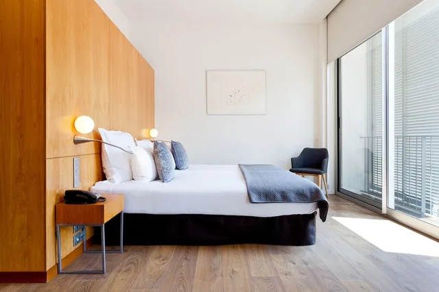 Family, Queen Bed, Sofa, Condes de Barcelona 2/6