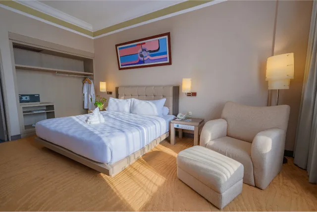 غرفة تنفيذية بسرير كينج للمدخنين، Grand Wahid Hotel Salatiga 1/2