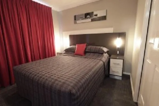 Serviced, Apartment، Cattlemans Country Motor Inn & Serviced Apartments 1/7