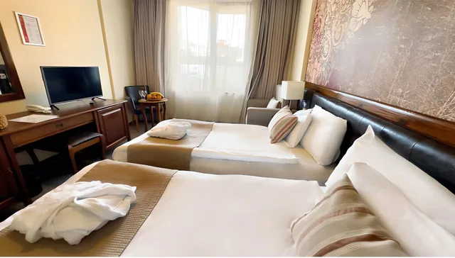 غرفة قياسية بسريرين منفصلين مع سرير إضافي، Platinum Hotel and Casino Bansko 2/3