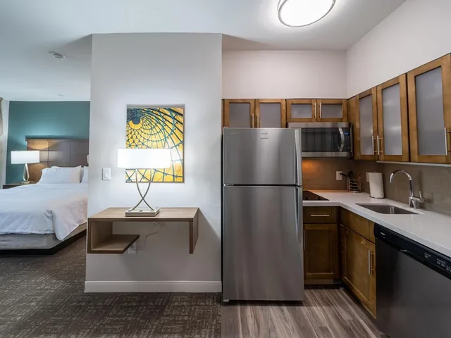 Suite, King Bed, Accessible, Staybridge Suites Houston East - Baytown 7/10