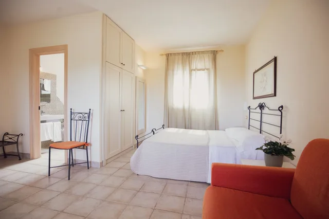 Comfort, Double Bed, Sea View, Sofa, Garden Area، Hotel Resort Corte di Ferro 1/2