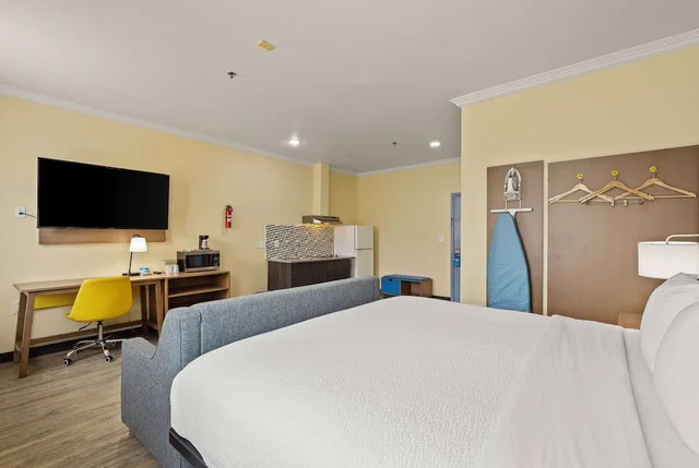 جناح بسرير كينج، Days Inn and Suites by Wyndham Euless DFW Airport South 3/6
