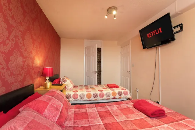 Comfort, Apartment, 2 Double Beds, City View, Kitchen, Victoria Centre Apartments &amp; Annexe 7/10