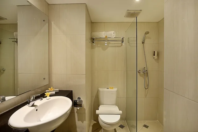 غرفة ديلوكس بسريرين منفصلين بإطلالة على المسبح، Rofa Kuta Hotel 1/1