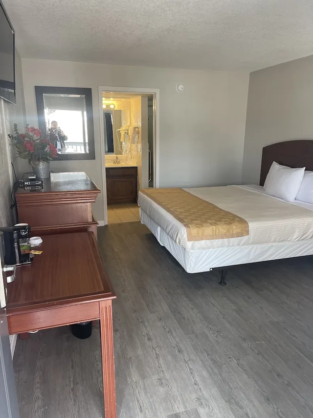 غرفة اقتصادية مفردة بسرير كينج، Victorian Inn 1/2