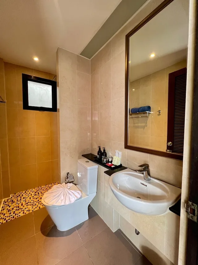 Deluxe, Double Bed, Yotaka Bangkok Hotel 5/5