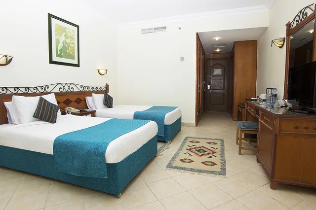 غرفة سوبيريور بسريرين مزدوجين بإطلالة على البحر، V Grand Beach Resort - Sahl Hasheesh 5/10
