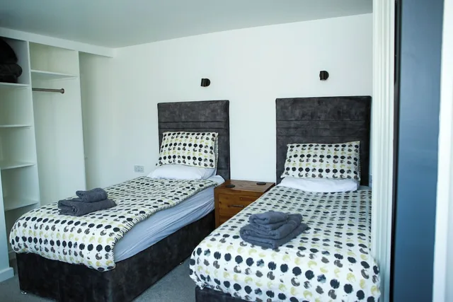 غرفة عائلية ثلاثية بثلاثة أسرّة، St George's Guesthouse 4/10