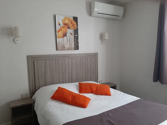 Standard, Double Bed, Sure Hotel by Best Western Saintes 3/9