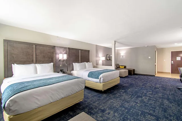 Upgrade, Suite, Multiple Beds، Comfort Suites Humble Houston IAH 1/3