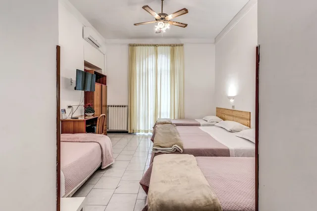 Family, 1 Single and 2 Double Beds، Hotel Altavilla 9 1/6