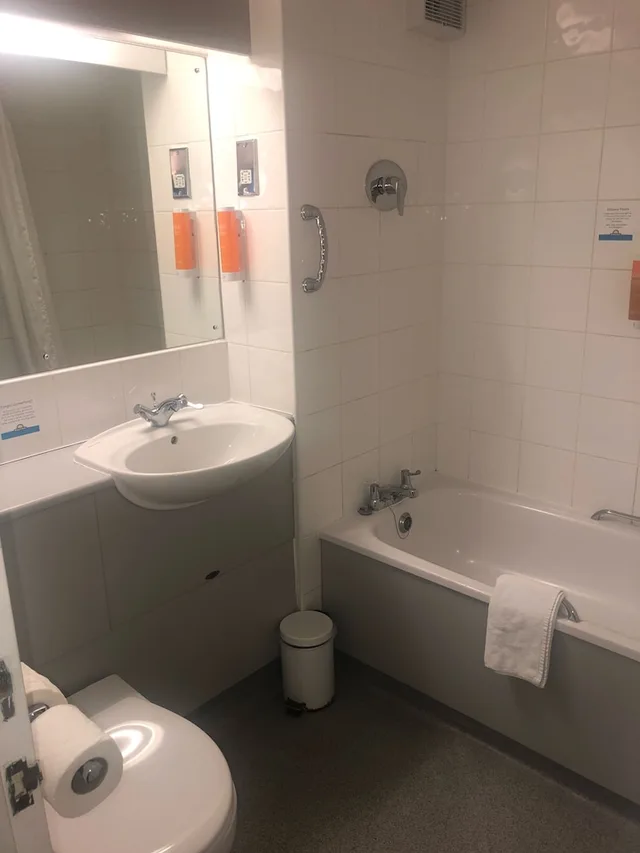 غرفة بسرير مزدوج، Days Inn by Wyndham Fleet M3 2/2