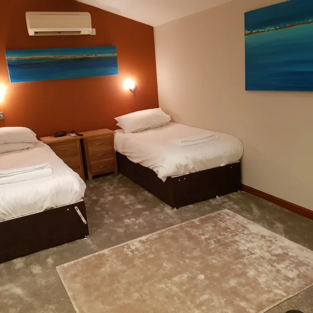 Log, Cabin, Twin Beds، The Grange Hotel 1/1