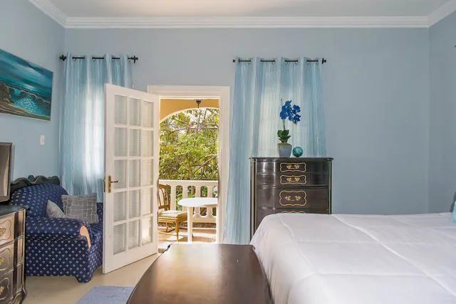 Blue, King Bed, Balcony, Ground Floor, Khastle Khodero 1/6