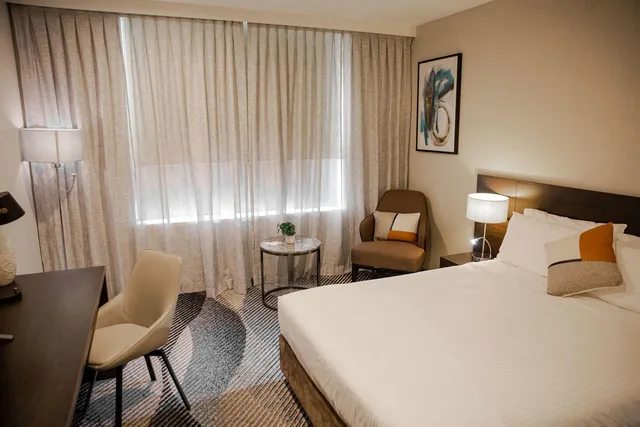 Deluxe, Royal Pacific Hotel 1/2