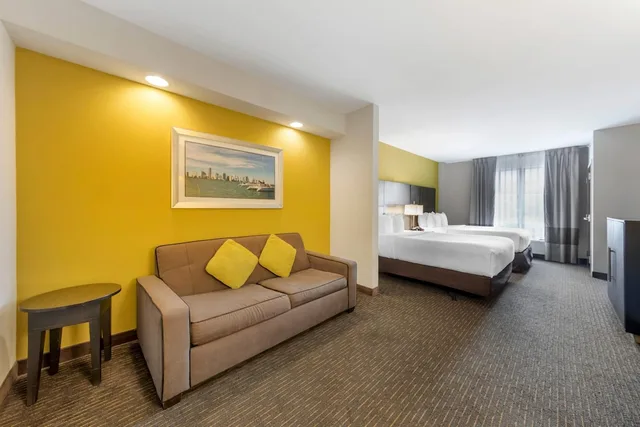 Room, 2 Queen Beds, Sofa, Comfort Suites Miami Airport North 4/9