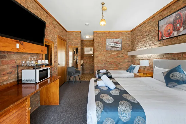 غرفة قياسية بسريرين منفصلين، The Settlement Historic Hotel 1/2
