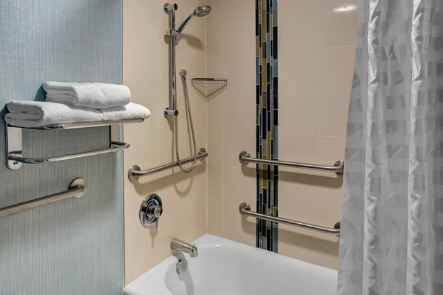 جناح بسرير كينج مع أريكة بحوض استحمام لذوي الإعاقة، Hyatt Place Nashville Opryland 5/5