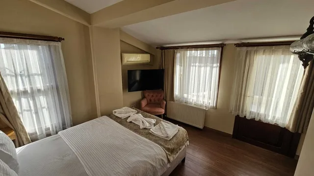 غرفة ديلوكس ثلاثية بسرير مزدوج وسرير فردي، OTTOMAN ELEGANCE HOTEL 1/6
