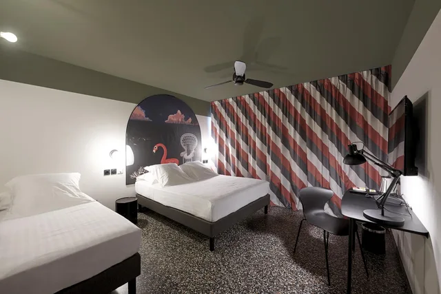 Dina, Triple, 1 Double and 1 Single Bed, Dina Morgabine Saint Denis 1/1