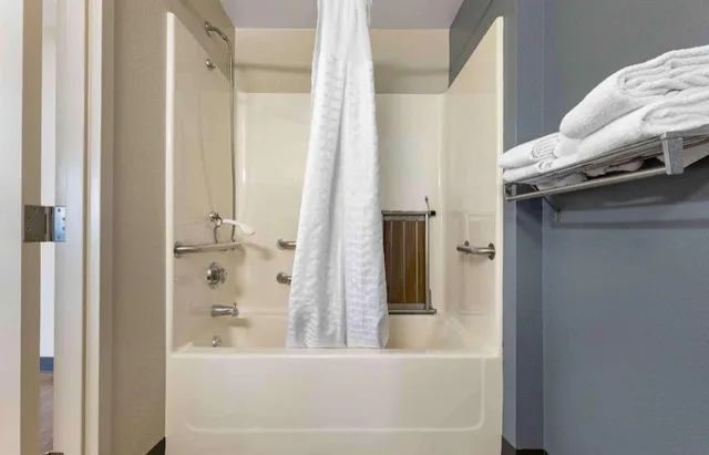 Studio, King Bed, Accessible, Extended Stay America Select Suites - Chicago - Hanover Park 9/10