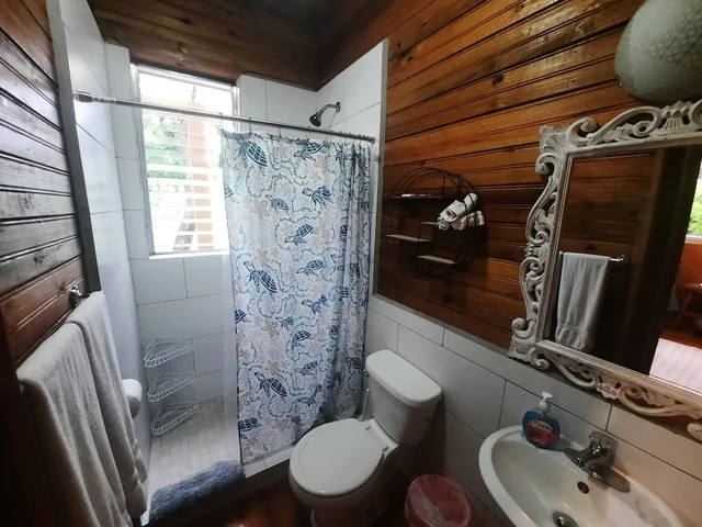جناح كومفورت بسرير بطابقين وسريرين كوين بإطلالة على البحر بغرفتي نوم، Guava Grove Villas and Resort 9/10