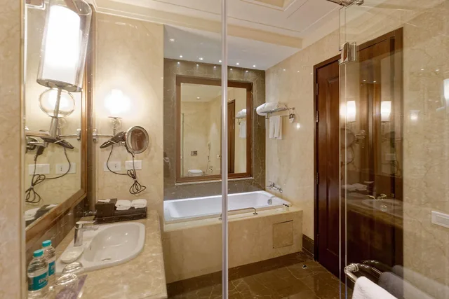 جناح بسرير كينج للمدخنين، Sheraton Grand Palace Indore Ex the Grand Bhagwati Palace 2/2