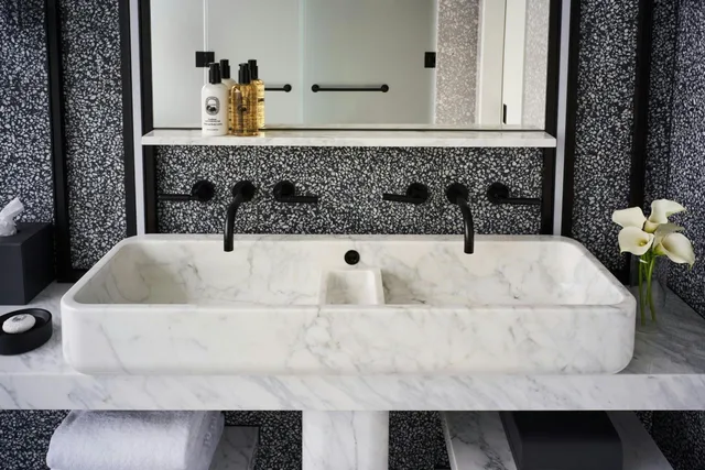 غرفة سوبيريور بسرير كينج في طابق منخفض لذوي الإعاقة، The Ritz-Carlton New York, NoMad 5/6